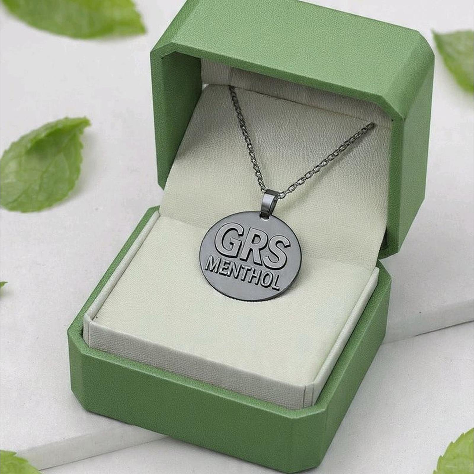 kalung liontin anak bahan titanium berukiran nama G box hijau